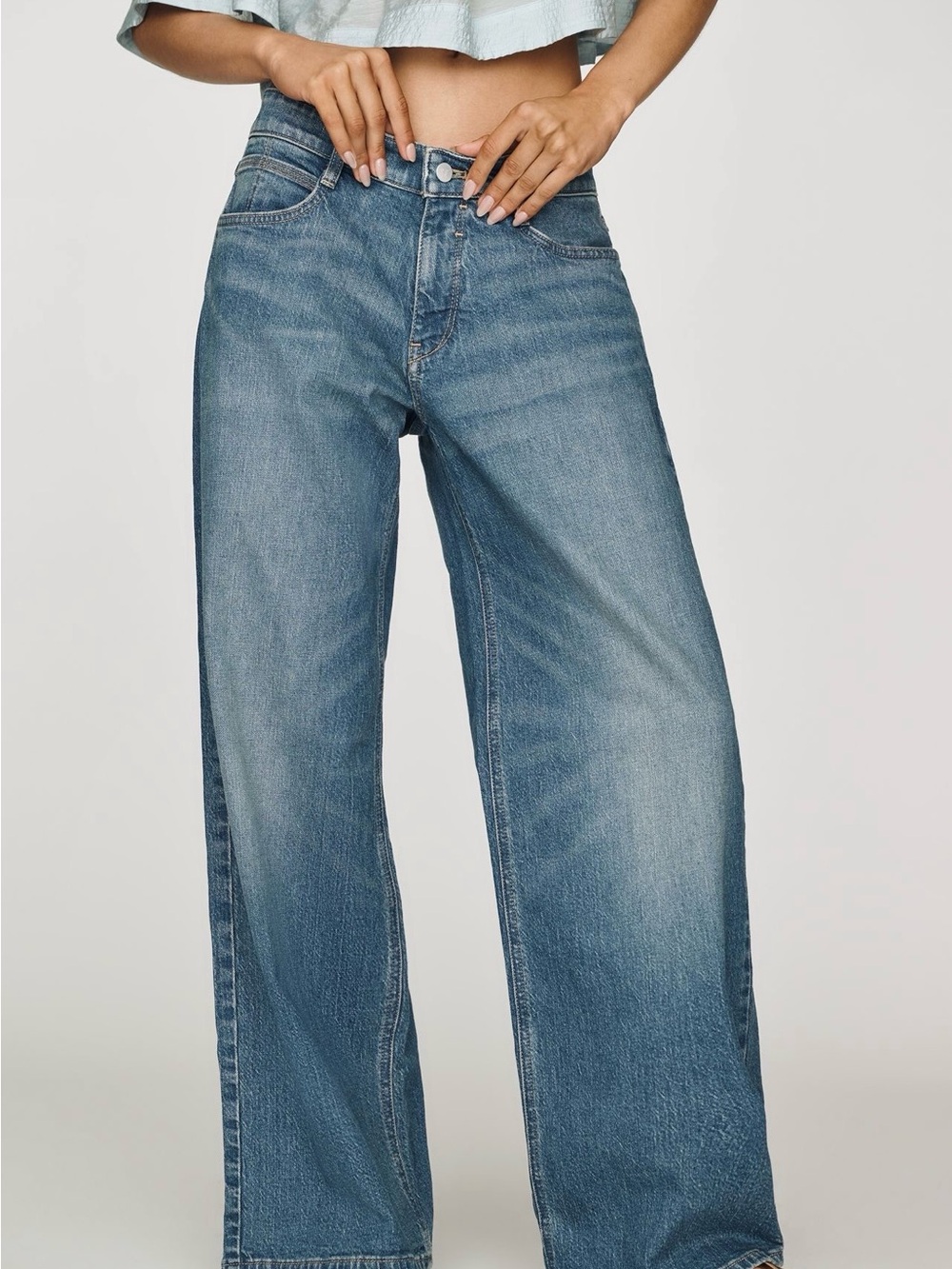 Anthropologie Wide-Leg low -Rise Jeans in Medium Blue Wash